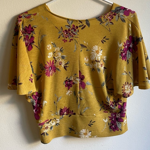 Dynamite Yellow Floral Top - Picture 3 of 4